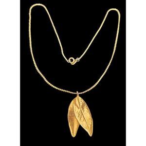 Vintage Sarah Coventry Gold-tone Leaves Pendant Necklace